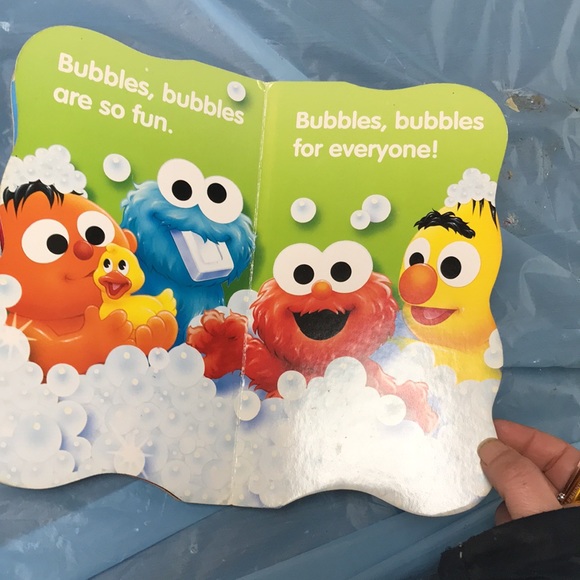 Sesame Street board book  “Bubbles, bubbles” - Picture 9 of 16